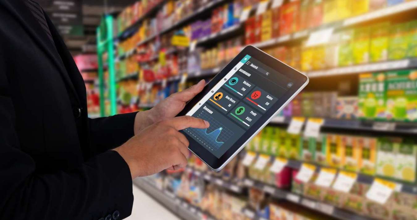 A imagem representa uma loja inteligente, que utiliza tecnologia para melhorar a experiência do cliente e tornar a gestão de estoque mais eficiente.