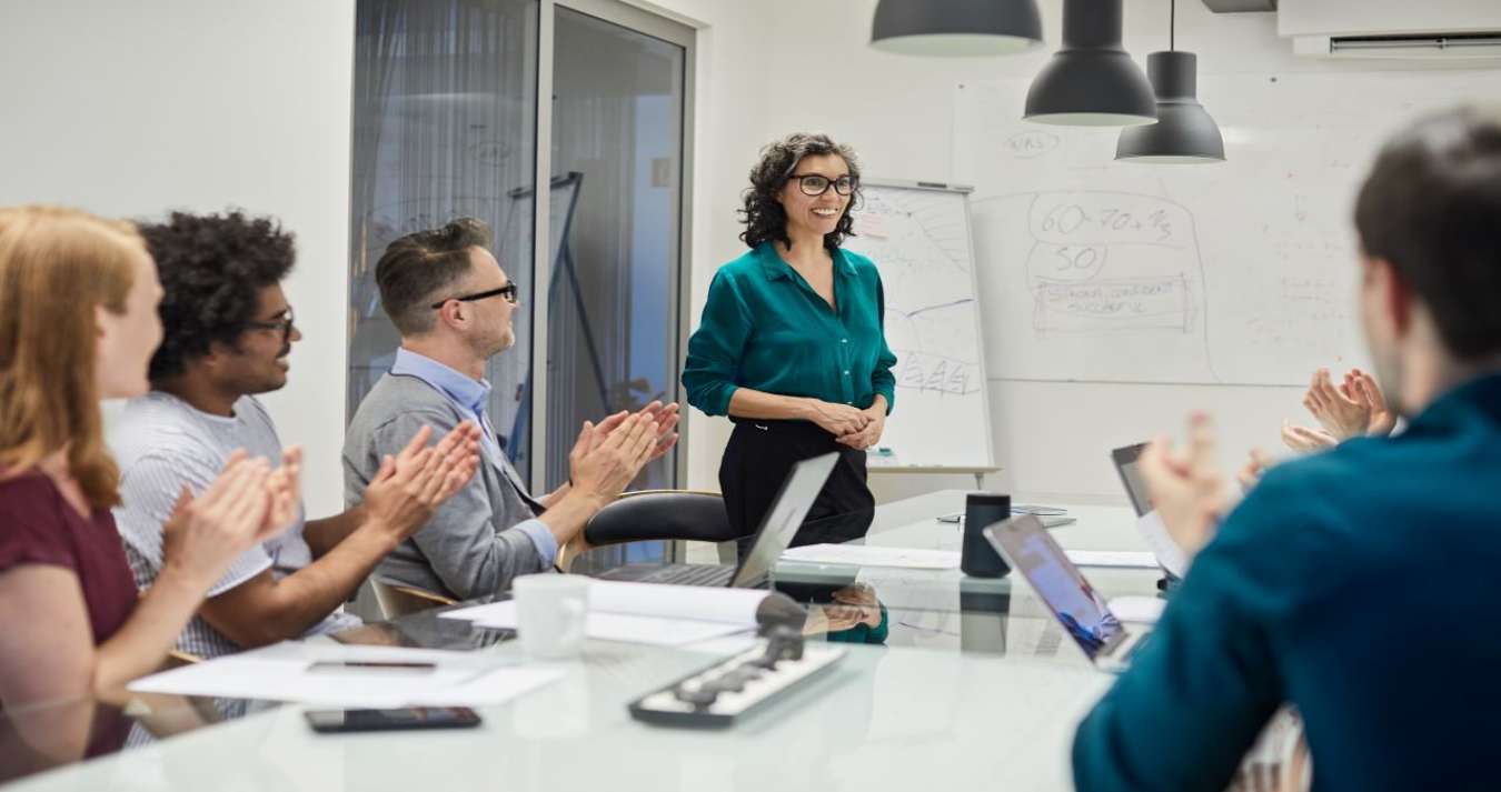 Empreendedora realizando uma apresentação