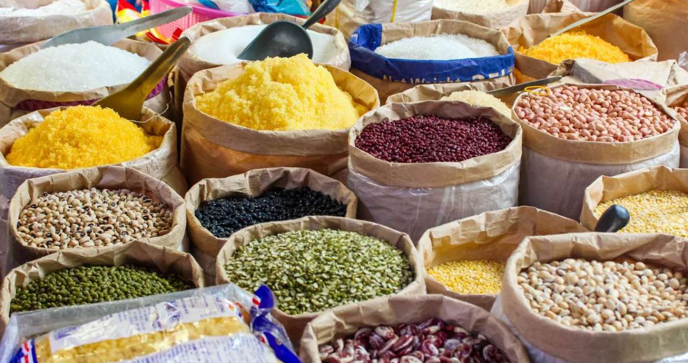 Produtos alimentÃcios secos vendidos no mercado em Ho Chi Minh City, Vietnã