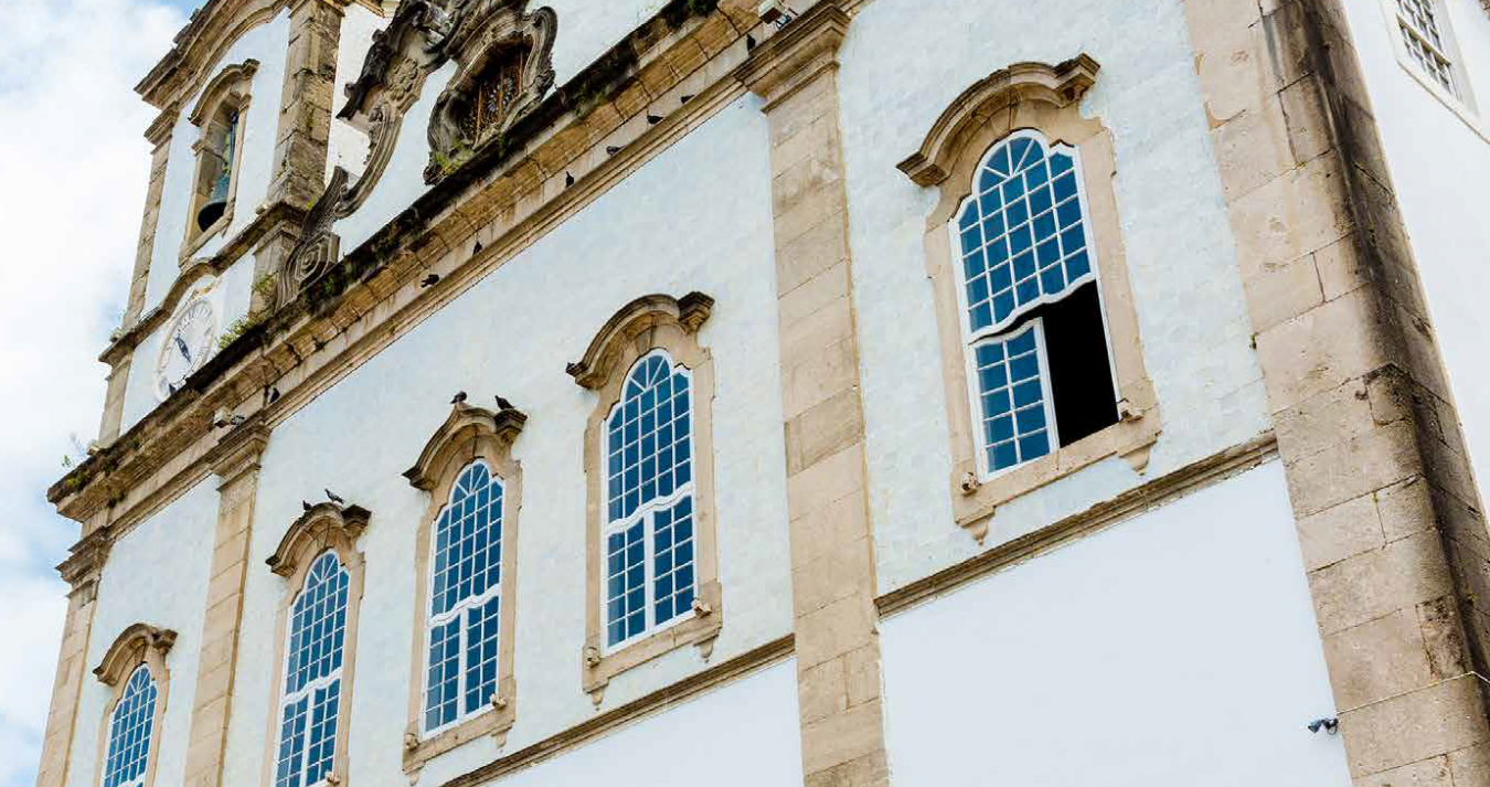 Fachada de uma igreja católica do centro histórico de Salvador.