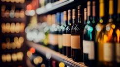 bebidas em uma prateleira de supermercado