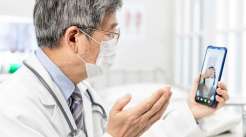 médico conversando com paciente pela internet por meio da telemedicina