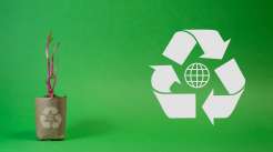 A imagem retrata o conceito de reciclagem e sustentabilidade ambiental, apresentando elementos relacionados à reutilização, fabricação de resíduos, consumo consciente de recursos e desenvolvimento sustentável
